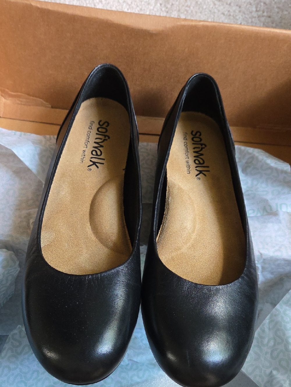 Like New SoftWalk Sonoma Black Shoe Box with Label